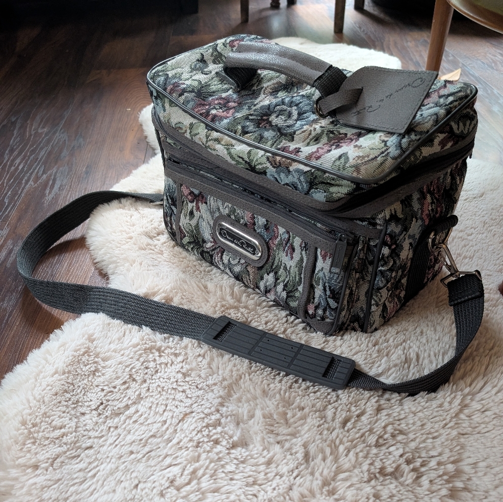 Oscar De La Renta Vintage Floral Tapestry Carry On Duffel Tote Bag New Condition